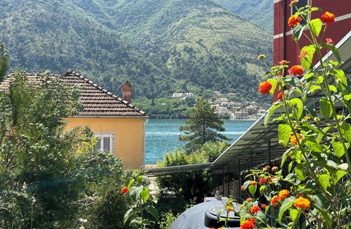 Kotor Villa | Spacious 3 apartment , villa with WiFi and AC in delightful Dobrota