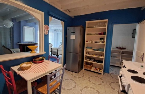 Glyfada Apartment | Spacious 3-bedroom apartment with AC, WiFi in charming Glifada