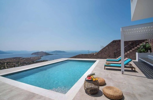 Kontos House | Spacious 7BR Villa Pool & Sea View