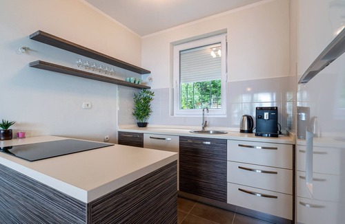 Lapcici Villa | Spacious and private 3-BDRM Villa Monte Hill