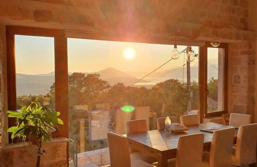 Radanovici House | Spacious and renovated stone house with swimming pool and stunning view