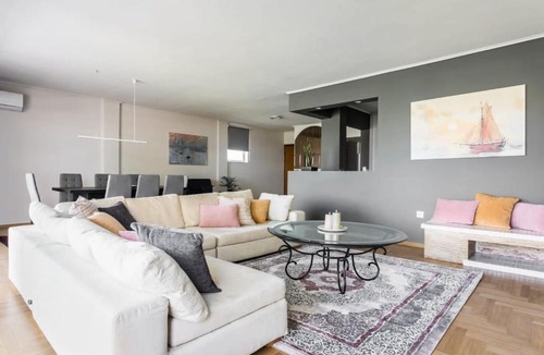 Alimos Apartment | Spacious and sunlit seaside flat
