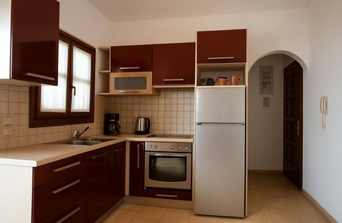 Agia Anna House | Spacious Beach Flat, Large Balcony, 1 Min to Sea - Argo Apartment