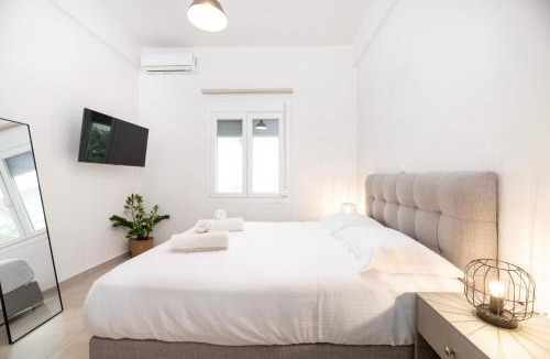 Kos Town Apartment | Spacious & Luxe 3BR Downtown 1min to Beach