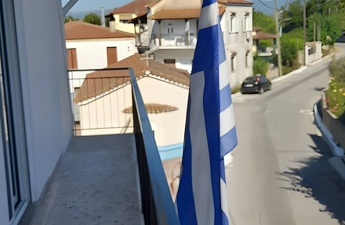 Mikromani Apartment | Spacious Room with Sofa Bed Near Kalamata Airport, Messinia