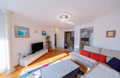 Bijeli do Apartment | Spacious three-bedroom apartment in Budva