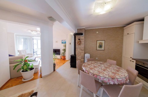 Bijeli do Apartment | Spacious three-bedroom apartment in Budva