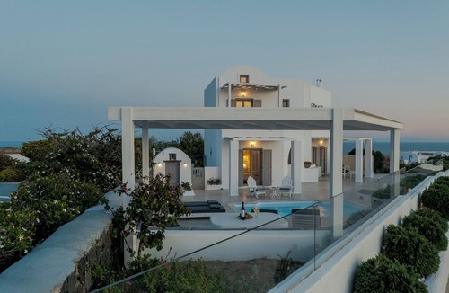 Akrotiri Villa | *Special offer* Stunning family-friendly Hemera Holiday Home villa on Santorini
