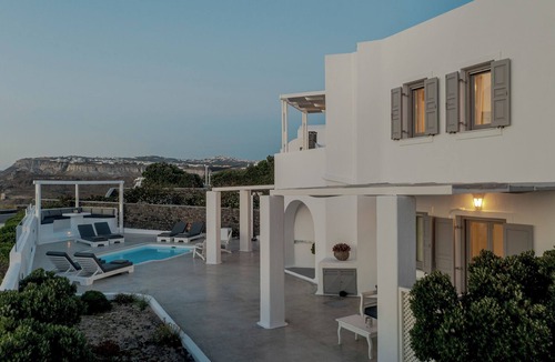 Akrotiri Villa | *Special offer* Stunning family-friendly Hemera Holiday Home villa on Santorini