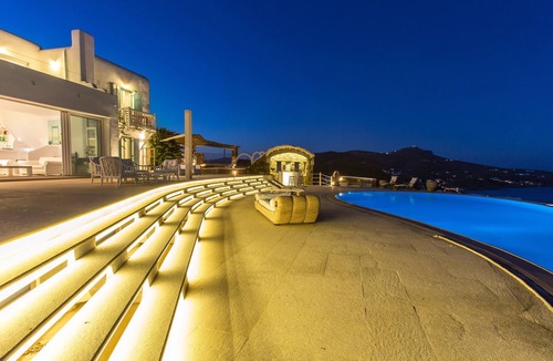 Kalafatis Villa | Spectacular Kalafatis Villa | 5 Bedrooms | Villa Vibhu | Private Jacuzzis