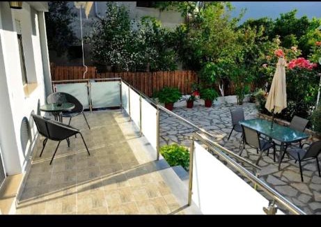 Geni Apartment | Spiros House and Studios