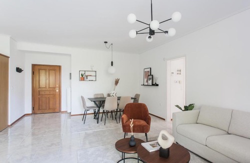 Khalandrion Apartment | Splendid 3BR Apartment close to Famous Sporting Event Stadium