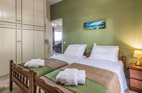 Kolymbari House | Splendid flats - Private heated Pool & great Views