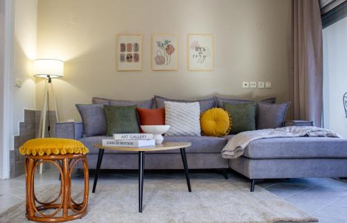 Kozani Apartment | Square House