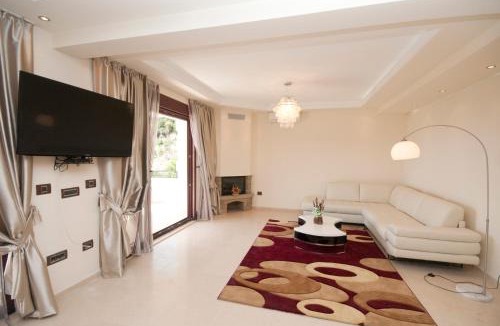 Lucice Apartment | St.George Apartments