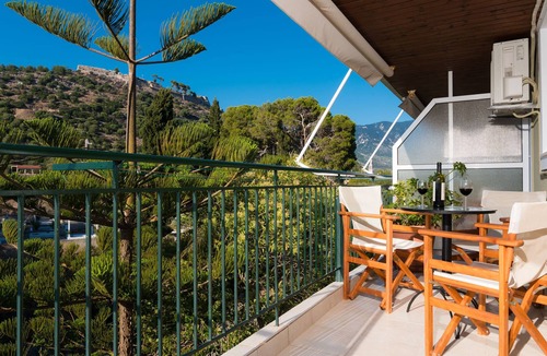 Mazarakata House | Standard Triple Room