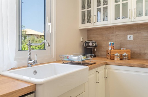 Exanthia House | Stathis Home Apartment with Mountain View, Wi-Fi, and Air Conditioning