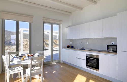 Milopotas Villa | Stemma- Crown of the Agean