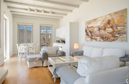 Ios Villa | Stemma is a charming stone villa nestled on a hillside above Mylopotas
