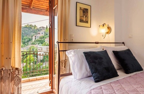 Trikolonoi Apartment | Stemnitsa Stone Residence - Cosy Mountain Escape