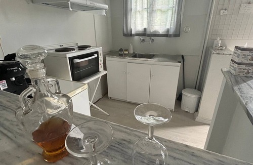 Steniai Apartment | Stenies' Nook Apartment with Sea View, Shared Garden & Wi-Fi