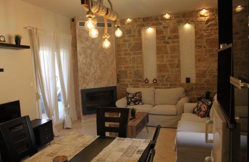 Ampelokipoi-Menemeni Apartment | Stone Apartment