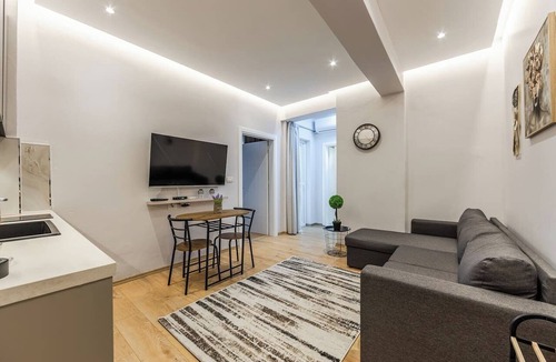 Gjirokaster Apartment | Stone City Stay | Central Gjirokastër Apartment by PikHost