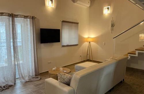Koroni House | Stone House Bourgos