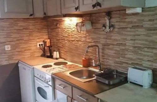 Petrovac Apartment | Stone house Đakonović is old family house. You can stay and enjoy in peace.