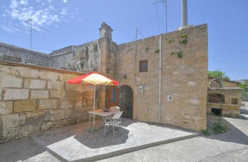 Malonas Apartment | Stone house