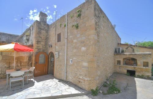 Malonas Apartment | Stone house