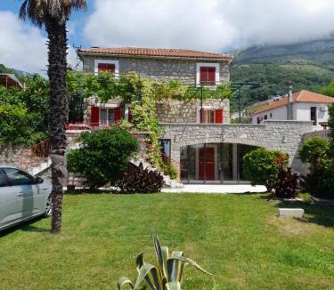 Kaluđerac House | Stone House in Buljarica