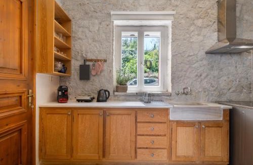 Katouna House | Stone House In Katouna With Garden