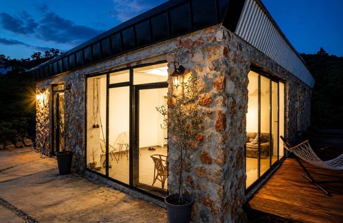 Klinci House | Stone Rose – Private Living. 3 Apartments & 5 Glamping Tents in Rose, Luštica