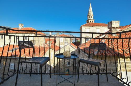 Old Town Apartment | Stone & Sea