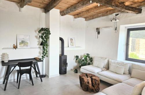 Dobra Voda House | Stone Villa at the Vrelo
