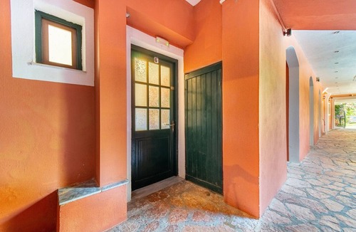 Lakones Apartment | Studio Apartment "Arianna Studio Ground Floor 6" with Sea View, Shared Pool & Wi-Fi