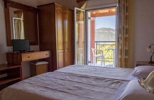 Agios Georgios Pagon House | Studio Apartment by the sandy beach