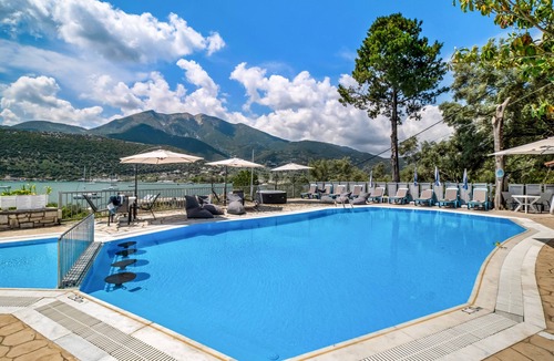 Geni Apartment | Studio Apartment "Chakalaka 5" with Sea View, Shared Pool & Wi-Fi