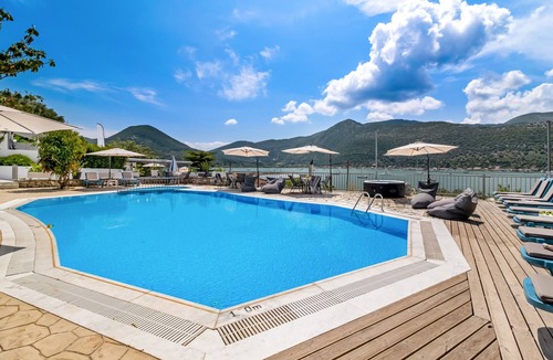Geni Apartment | Studio Apartment "Chakalaka 3" with Sea View, Shared Pool & Wi-Fi