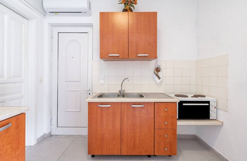 Sidari Apartment | Studio Apartment 'Christi's Apartment' with Shared Garden, Wi-Fi and Air Conditioning