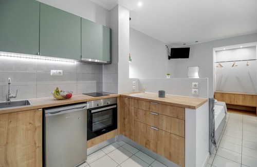 Agios Ioannis Apartment | Studio Apartment 'Elaia 4' with Mountain View, Wi-Fi and Air Conditioning