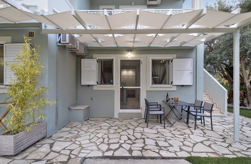 Agios Ioannis Apartment | Studio Apartment 'Elaia 4' with Mountain View, Wi-Fi and Air Conditioning