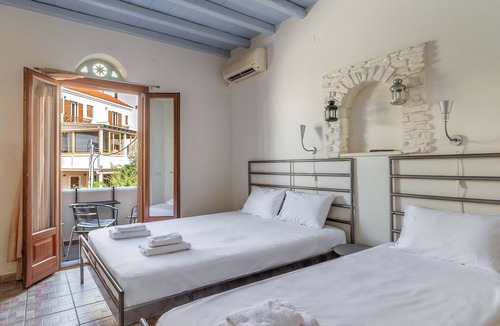 Tinos Town House | Studio Apartment 'En Tino 4' with Balcony, Wi-Fi and Air Conditioning