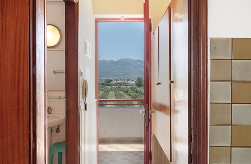 Tingaki Apartment | Studio Apartment 'Golden Sun 9' with Sea View, Shared Pool and Wi-Fi