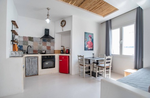 Old Town Naxos Apartment | Studio Apartment 'Helmos Premium' with Wi-Fi and Air Conditioning