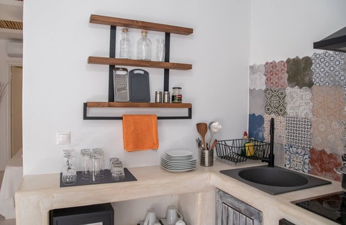 Old Town Naxos Apartment | Studio Apartment 'Helmos Premium' with Wi-Fi and Air Conditioning