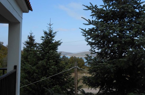 Lake Plastiras Apartment | Studio Apartment 'Hotel Antigoni Triple Room 14' with Lake View, Wi-Fi and Air Conditioning