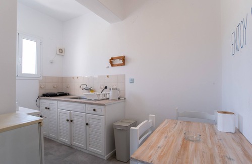 Parikia Apartment | Studio Apartment 'Livadia Seaside Studios 7' with Shared Terrace, Wi-Fi, and Air Conditioning