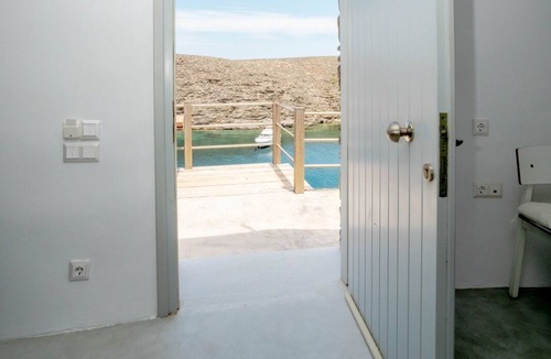 Kithnos Apartment | Studio Apartment 'Luxury Suite Kythnos K' with Sea View, Wi-Fi and Air Conditioning